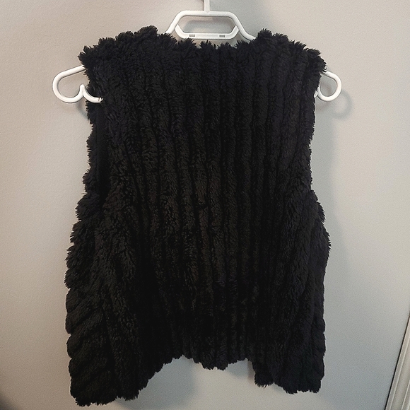 BB Dakota Faux Fur Vest - Picture 2 of 7